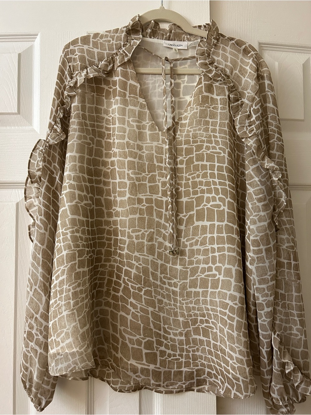 Calvin Klein Chiffon Blouse Extra Large XL Beige Cream Giraffe Print Ruffle Tie